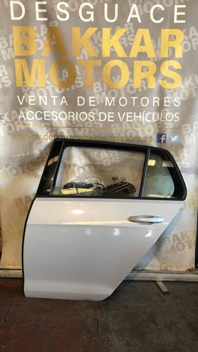 Puerta trasera izquierda Volkswagen Golf VII lim. 2012