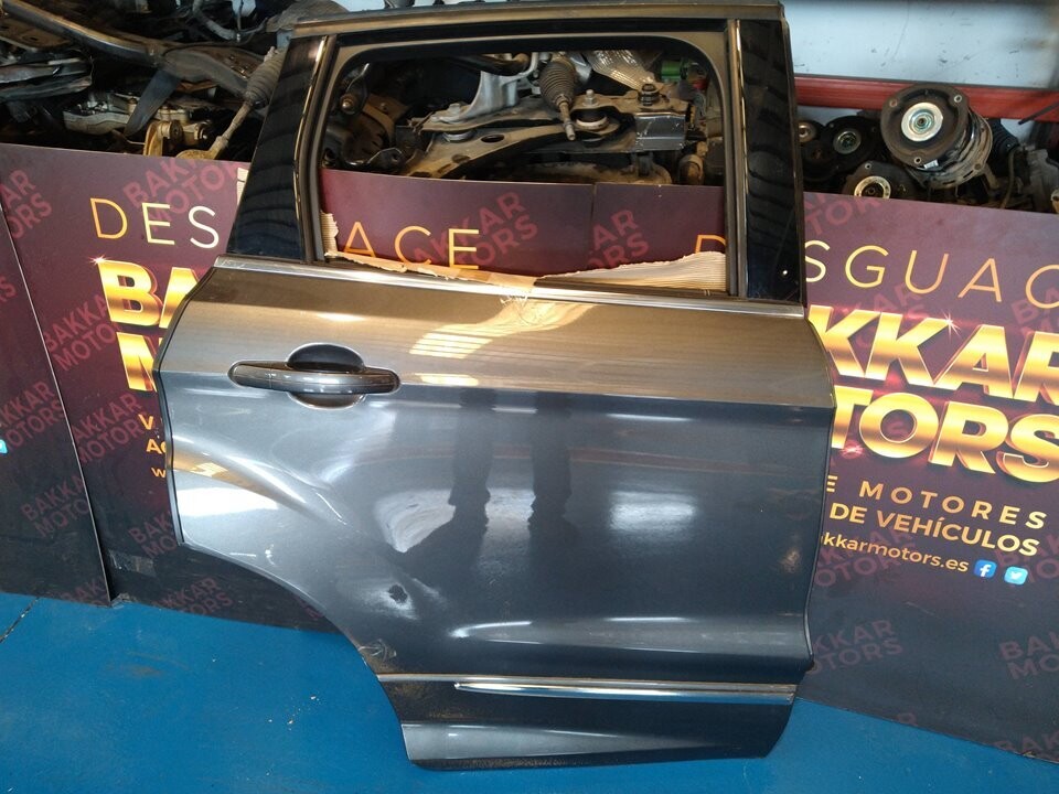 Puerta trasera derecha Ford Kuga (CBS) 2018