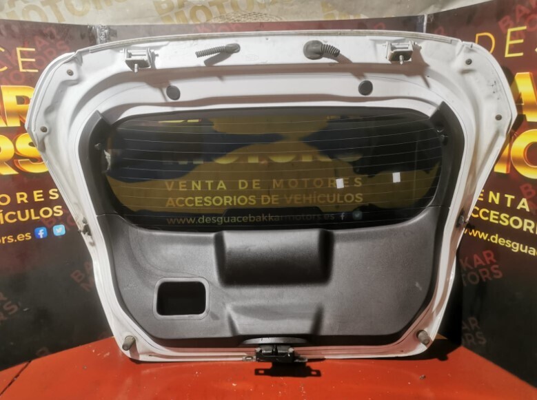 Portón trasero Ford Fiesta 2012
