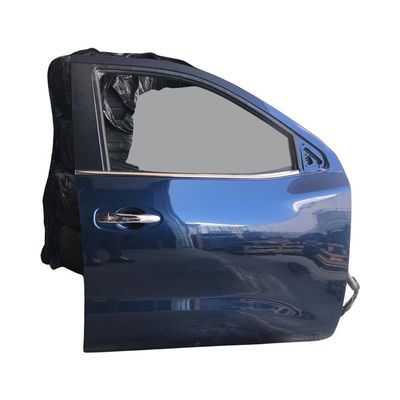 Puerta delantera derecha Nissan Navara 2017 Puerta delantera derecha Nissan Navara 2017