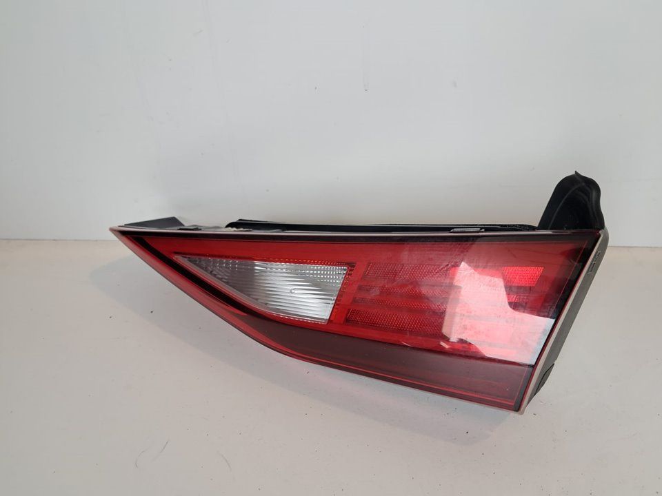 Piloto trasero derecho interior Audi A3 Sportback Ref: 8Y0945076 de 2023