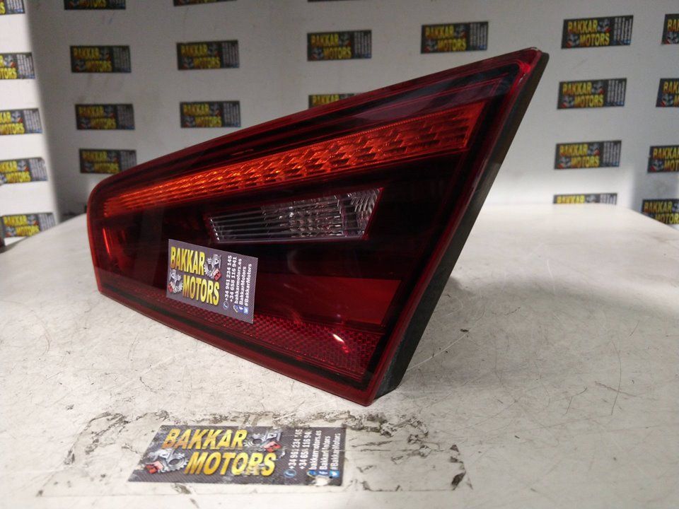 Piloto trasero derecho interior Audi A3 Sportback Ref: 8V3945094B de 2012