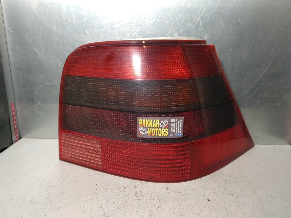 Piloto trasero derecho Volkswagen Golf IV Berlina Ref: 1J6945112 de 2000