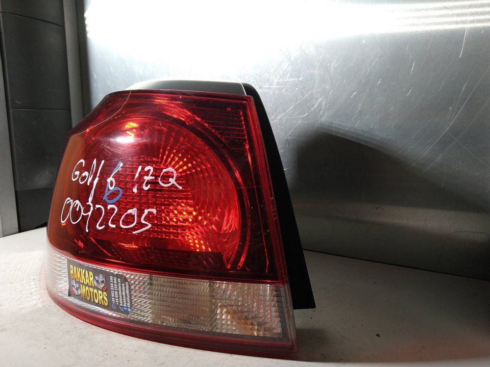 Piloto trasero izquierdo Volkswagen Golf VI Ref: 5K0945257