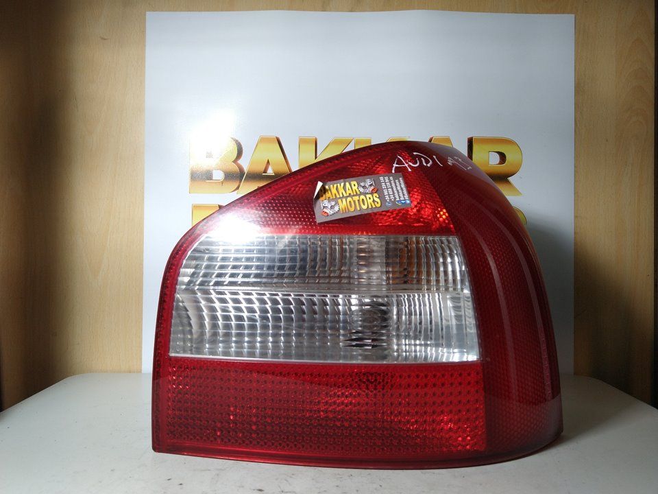Piloto trasero derecho Audi A3 (8P) 2003