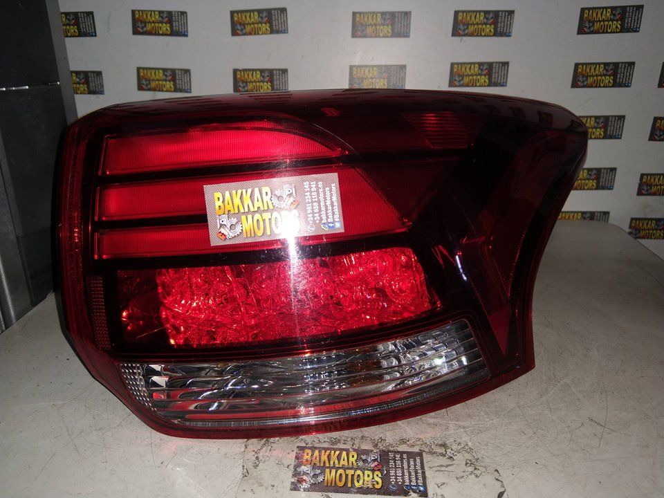 Piloto trasero derecho Mitsubishi Outlander Ref: 8330B174 de 2016