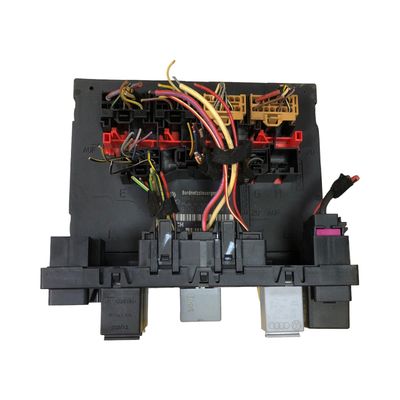 caja de reles / fusibles . AUDI A3 .( 8P ) caja de reles / fusibles . AUDI A3 .( 8P )