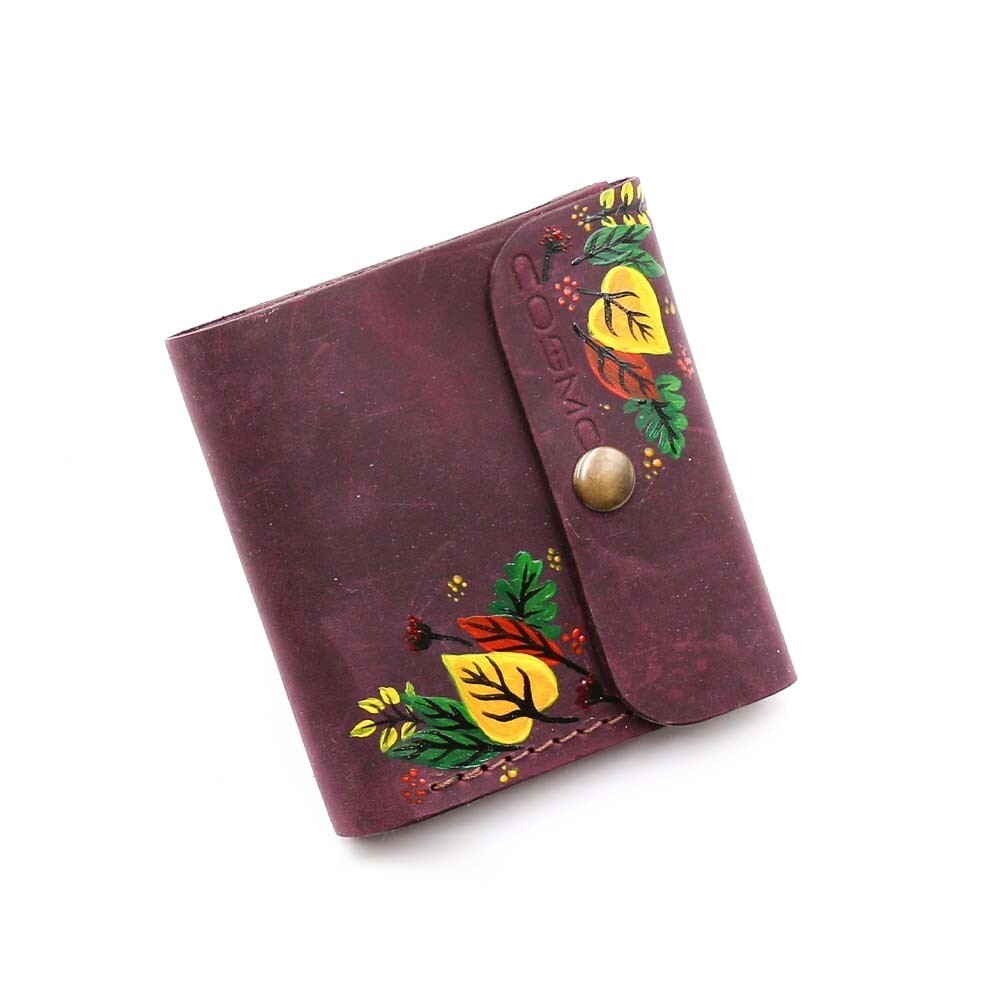 Handbemalte Geldbörse “Herbstblätter”. Exklusive handbemalte Geldbörse, Premiumleder , 6 Kartenfächer, 3 grosse Fǎcher, Münzfach mit dem Knopf auf der Aussenseite. Farbe dunkel-braun. Grösse 8x11x1,8