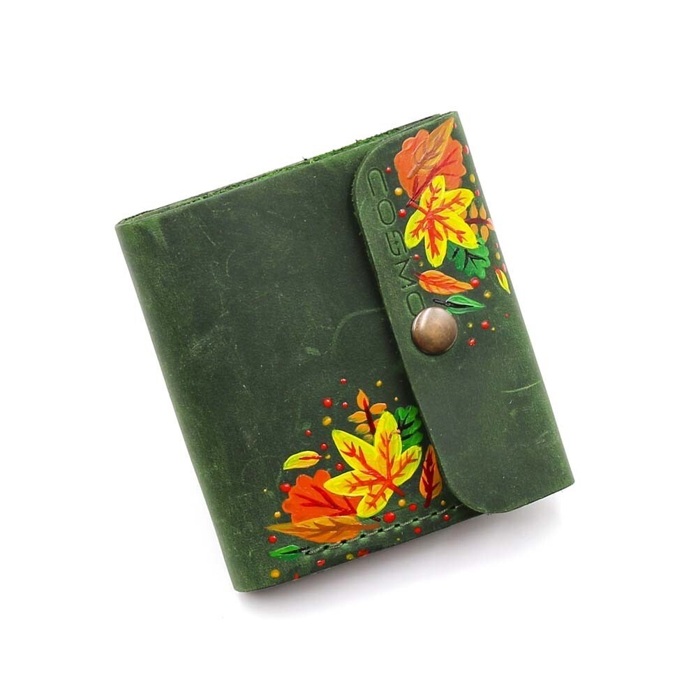 Exklusive handbemalte Geldbörse, Premiumleder “Crazy hourse”, 6 Kartenfächer, 3 grosse Fǎcher, Münzfach mit dem Knopf auf der Aussenseite. Farbe dunkel-grün. Grösse 8x11x1,8 cm