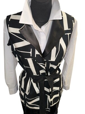 Asymmetrische Designerweste mit Gürtel,  ALRI By Natia. Made In Georgia. Größe S.