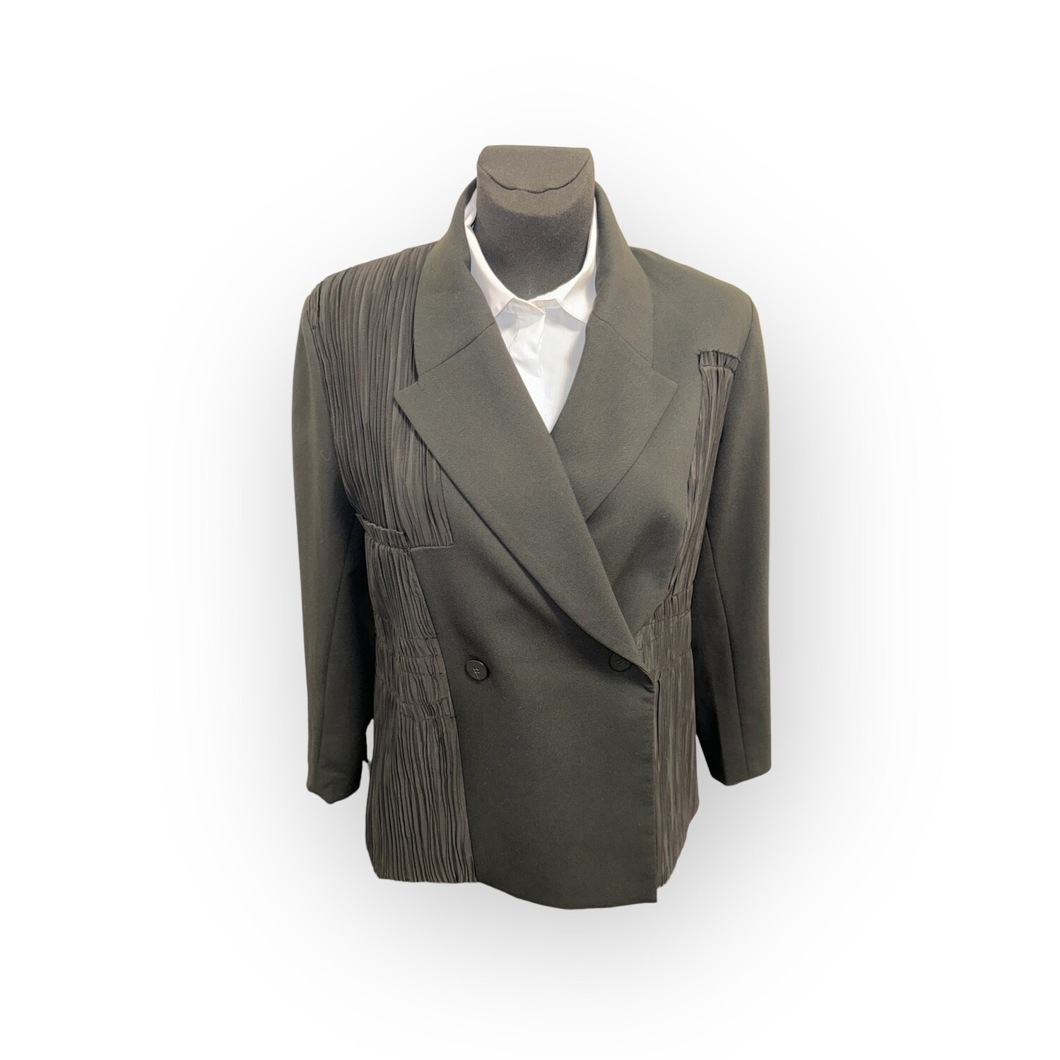 Blazer Von Katrin, Stoff: Mischung Von Polyester und Viskose und Teilweise Elemente Aus Seide.  Größen M (S), L ( M), XL (L).