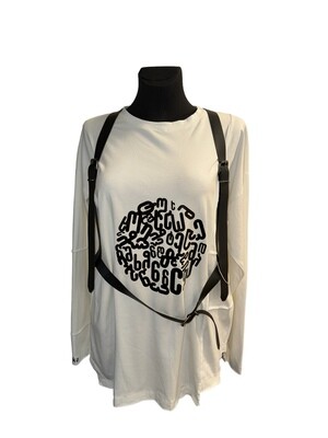 Designerpullover. Weiss Mit Schwarzen Buchstaben. ALRI By Xatko. One Size.