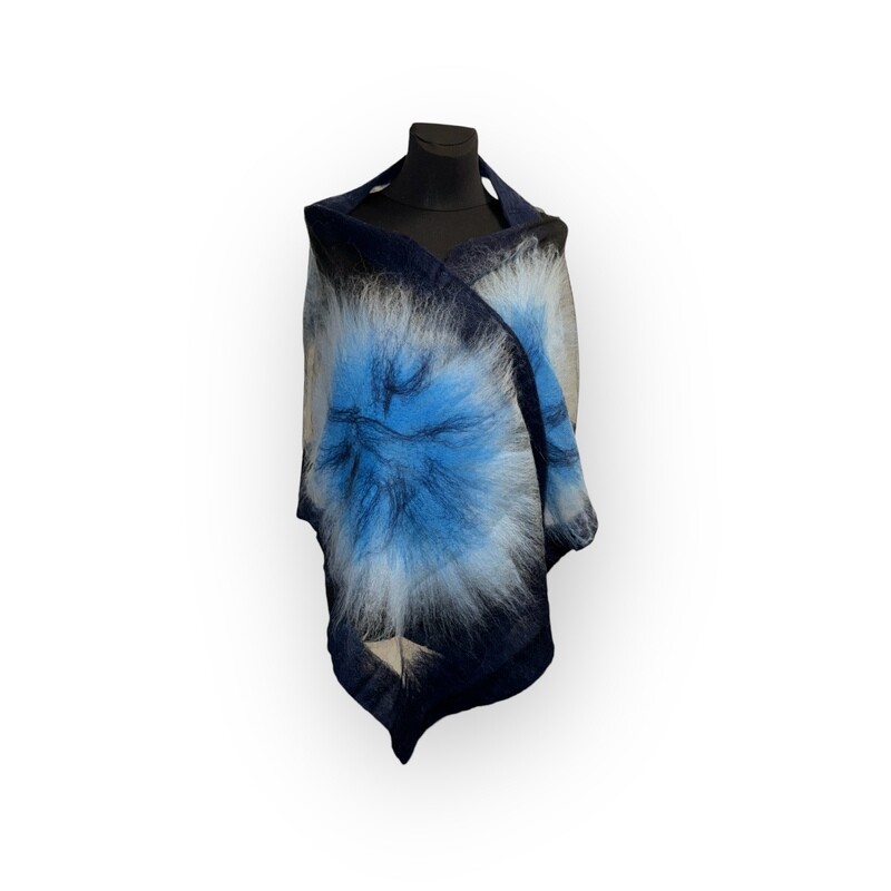 Schal « Blue fog” von Alri-Design. Einzigartige Handarbeit.  NUNO-Technologie aus Merinowolle und Seide.