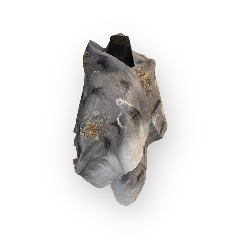 Schal (Stola) “Grey fantasy“ von Alri-Design. Einzigartige Handarbeit. NUNO-Technologie aus Merinowolle und Seide.