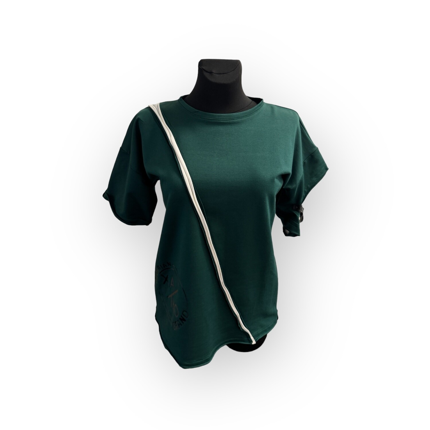 T-shirt Grün mit Weissen Elementen. ALRI by Xatko. Made in Georgia. One Size.