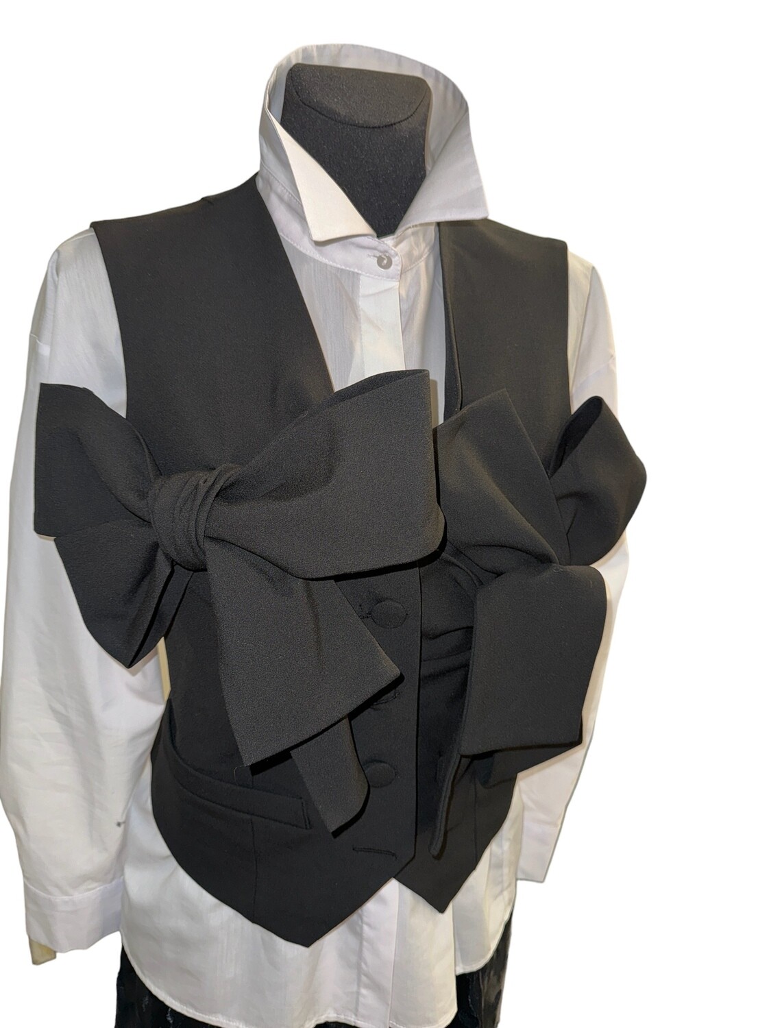 Designerweste. Alri By Katrin.  Grössen S-M. Schwarz. Made in Georgia. 63% Polyester, 31% Viskose, 5 % Elasthan