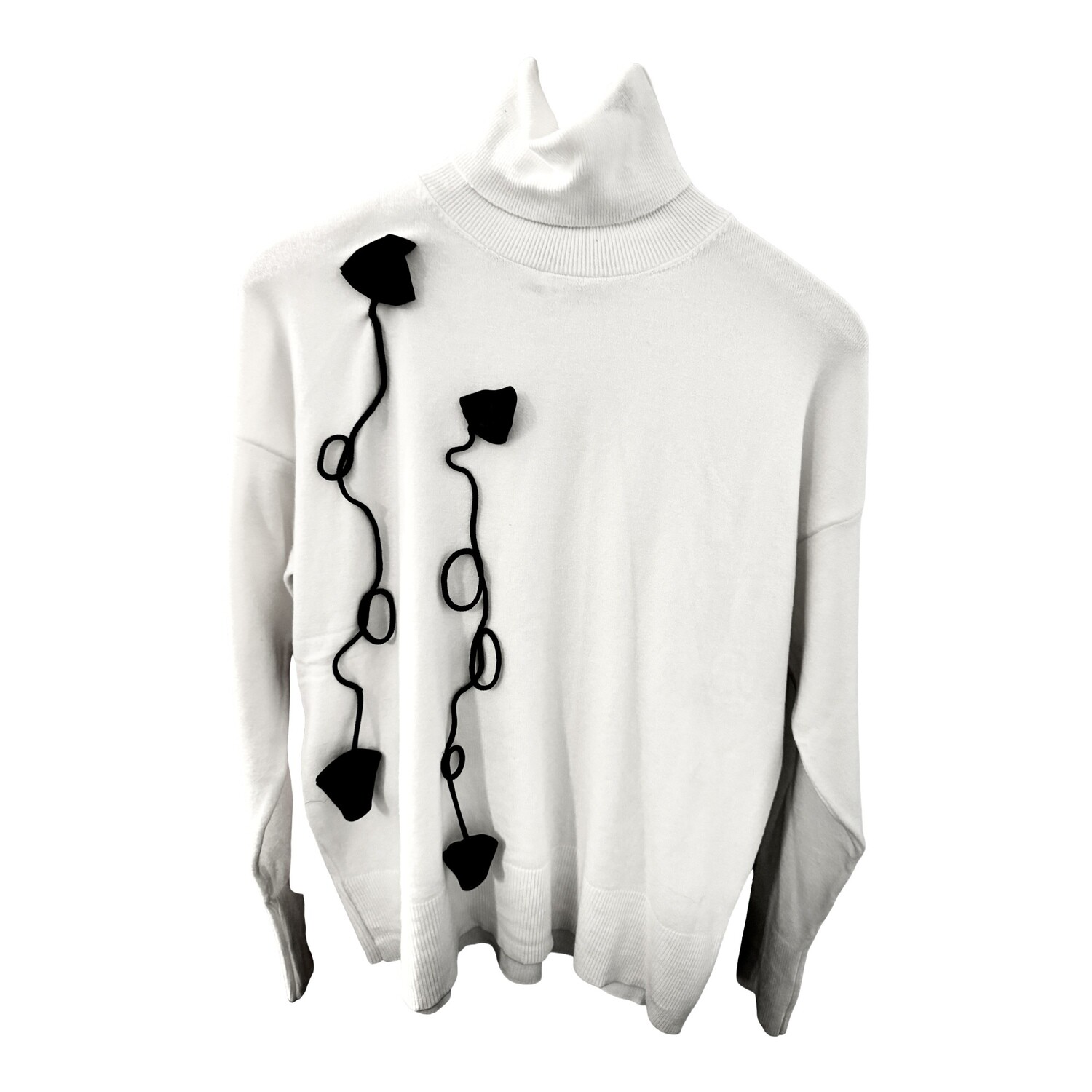 Designer Pullover, Milchfarbe mit den Verzierungen aus Seide.  ALRI By Natia.  One size.  Made in Georgia