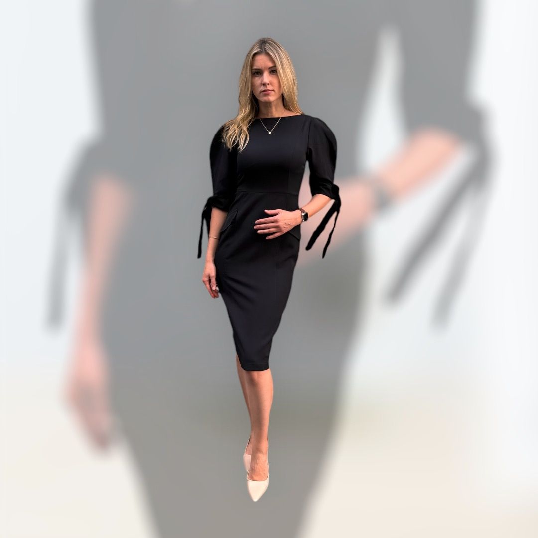 Knielanges schwarzes Kleid, figurbetont. Kurze Ärmel mit schwarzen Schleifen. Mischung von Baumwolle und Viscose, ALRI by NO ONE, Grösse S, made in Georgia, Handwäsche