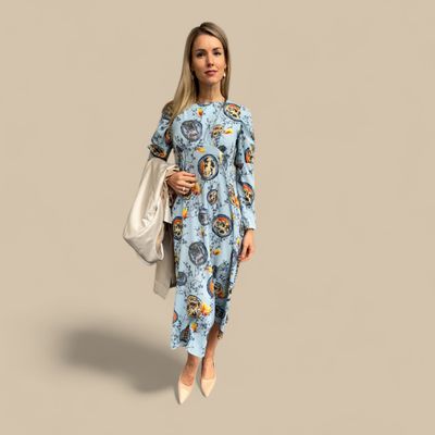 blaues hauchdünnes gemustertes Kleid, lang, mit Gürtel,   ALRI by Katrin, 100% Viskose,  one size,   made in Georgia.