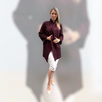 Jacke aus 100% italienischer Wolle, one size, ALRI, produziert in Österreich, weinrot