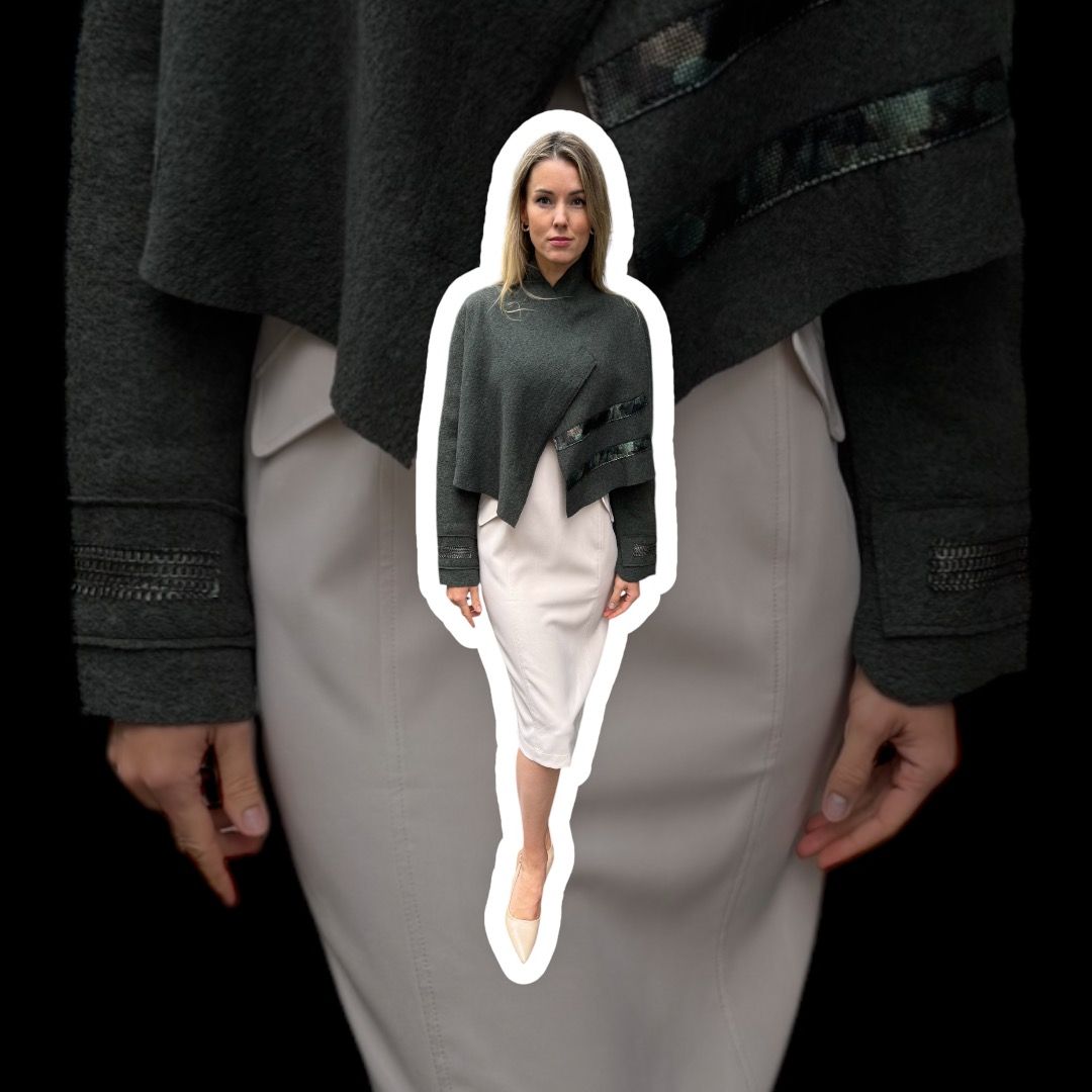 Jacke kurz, Olive-grün, 100% Merinowolle,  one size produziert in Österreich von ALRI