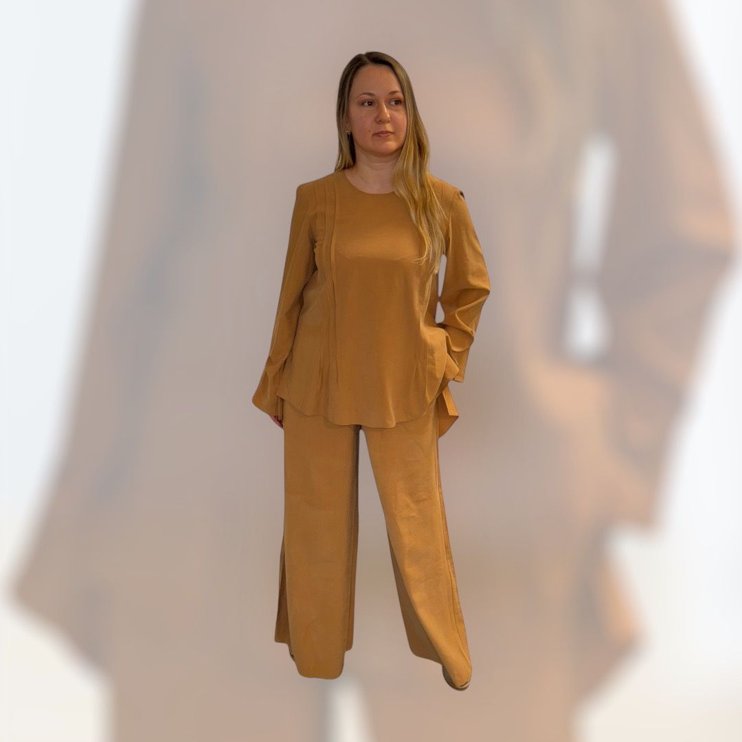 Bluse und Hose Von Katrin.  Grösse M-L. Mischung Baumwolle und Elasthan. Made in Georgia.