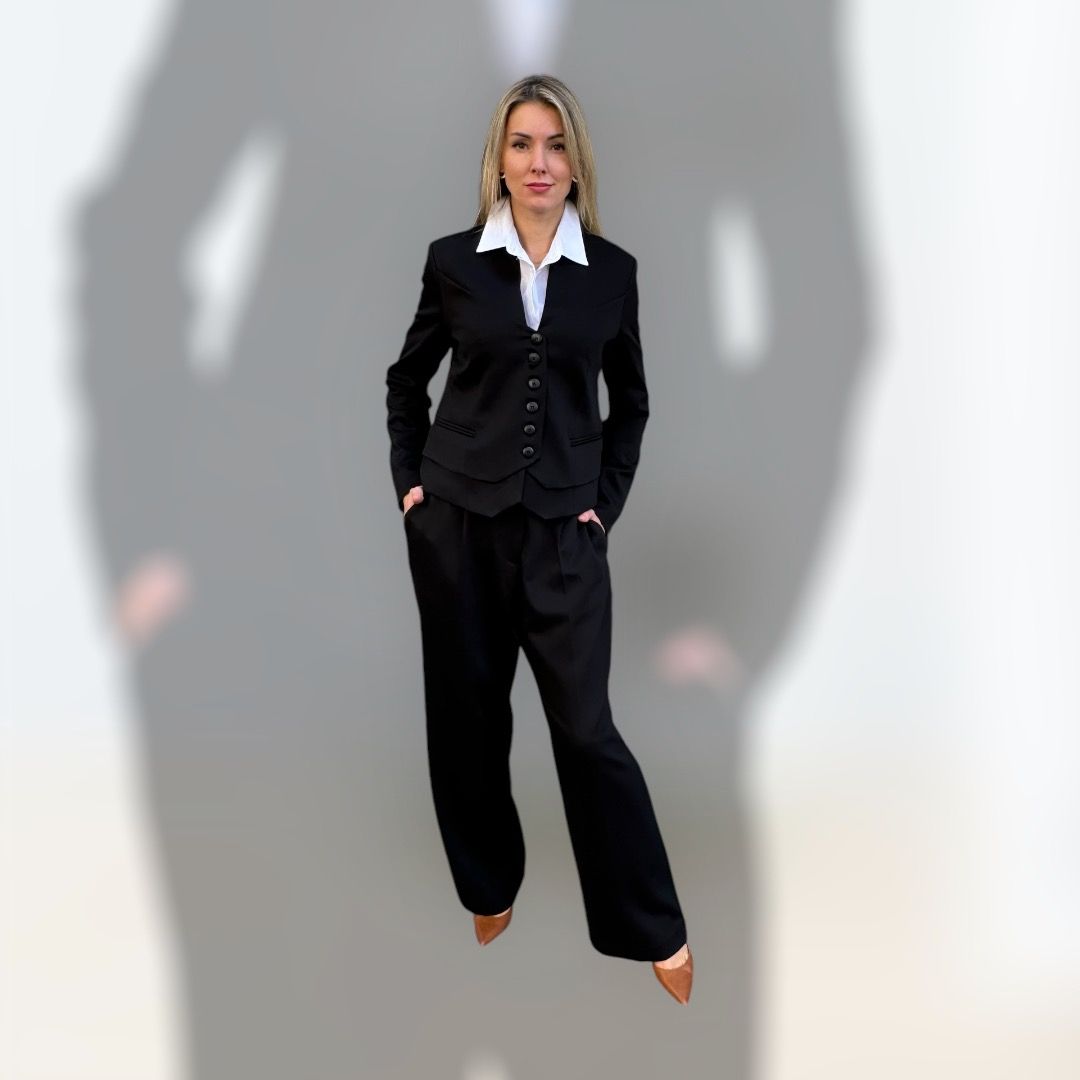 Blazer, kurz, schwarz, ausgefallen geschnitten, Mischung von Baumwolle und Elasthan,   ALRI by Katrin,  made in Georgia