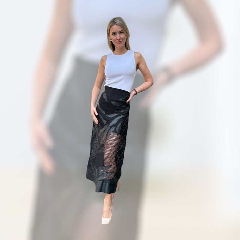 Rock, besteht aus Stoff und Ledetteil, Netzteil, Lederapplikationen.  Grösse M-L. ALRI Design.  Made in Austria.
