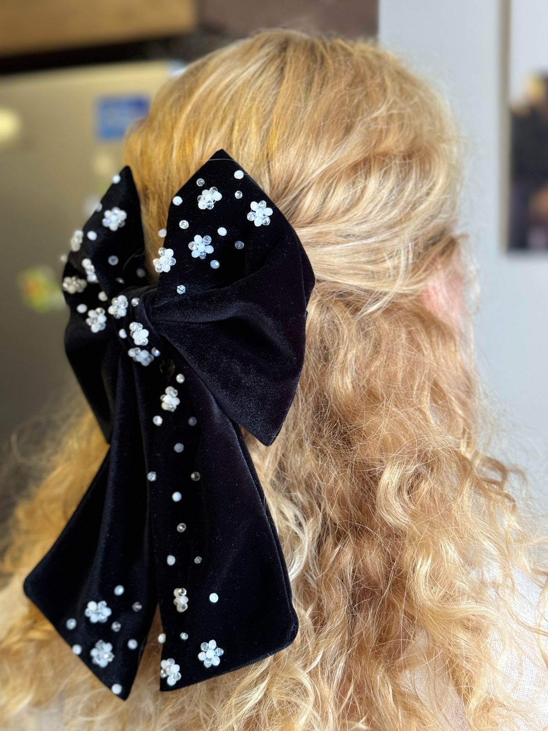 Haarspange mit Samtschleife, moderne Masche,  Haarschmuck mit Schleife,  hochwertige Haarspange,  Kautschuk-Metall-Verschluss