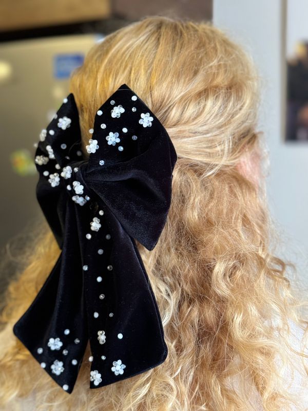Haarspange mit Samtschleife, moderne Masche,  Haarschmuck mit Schleife,  hochwertige Haarspange,  Kautschuk-Metall-Verschluss