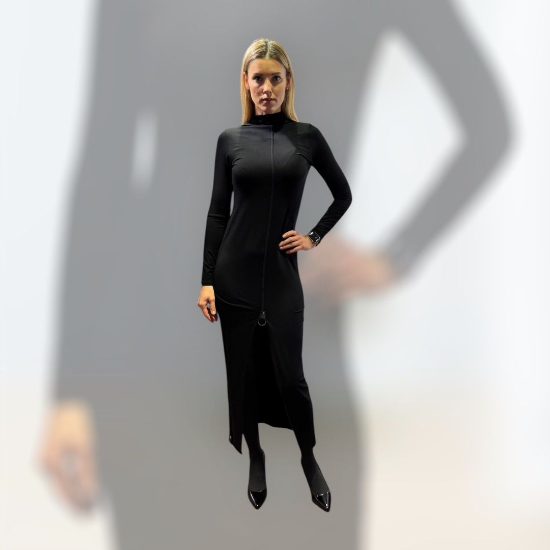 Schwarzes Kleid mit kleinen Lederelementen. Xatko. Gr. S.-M