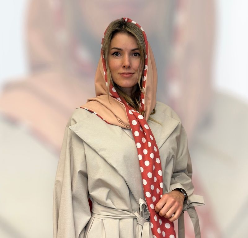 Kapuzenschal “Point” ALRI by Katrin Aus Mischung Seide und Viscose. Doppelseitig. 2.70x27 (37cm). Made in Georgia.
