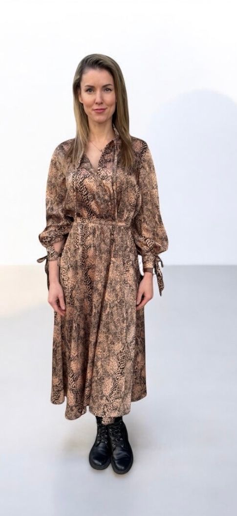 Kleid in Schlangenmuster, Made In Georgia, Grösse one size ALRI by Katrin. 100 % Seide, Handwäsche.