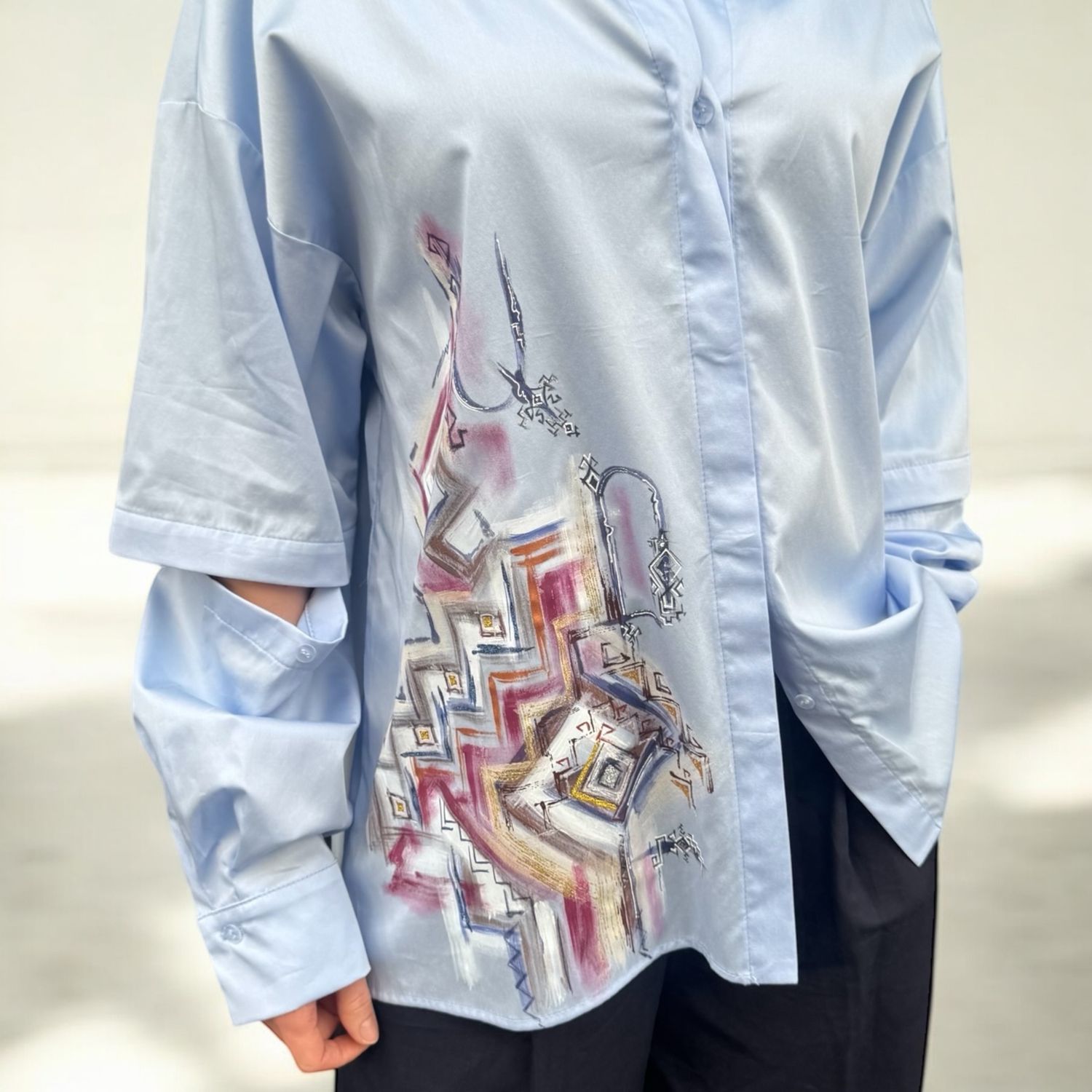 Hemdbluse, ALRI by Baveyan, hell-blau, langarm und kurzarm in einem, handbemahlt, 100% italienische Baumwolle, Grösse L, Made in Armenia
