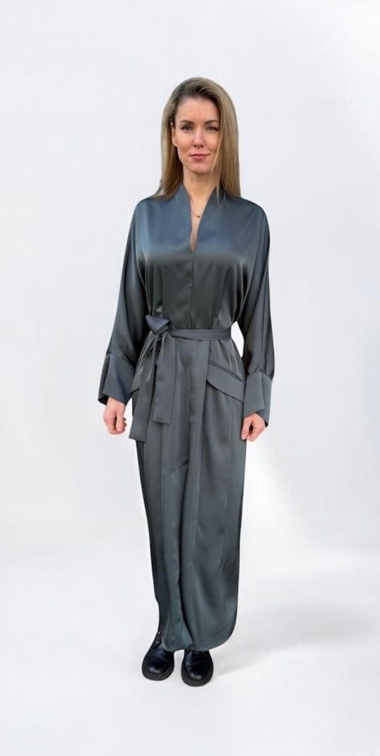 Kleid Graphitfarbe, Made In Georgia, Grösse M, L, ALRI by Natia. 100 % Viscose, Handwäsche.