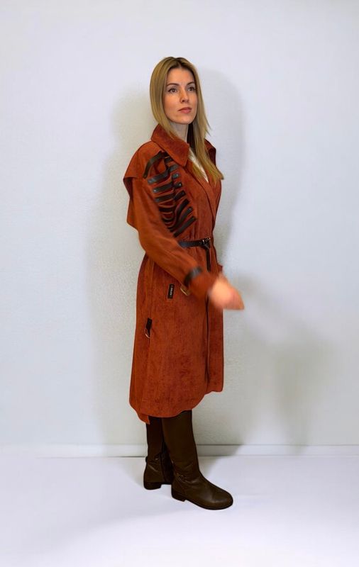 Designer-Mantel von Xatko,  Velvet und Ecoleder.  One Size, Made in Georgia