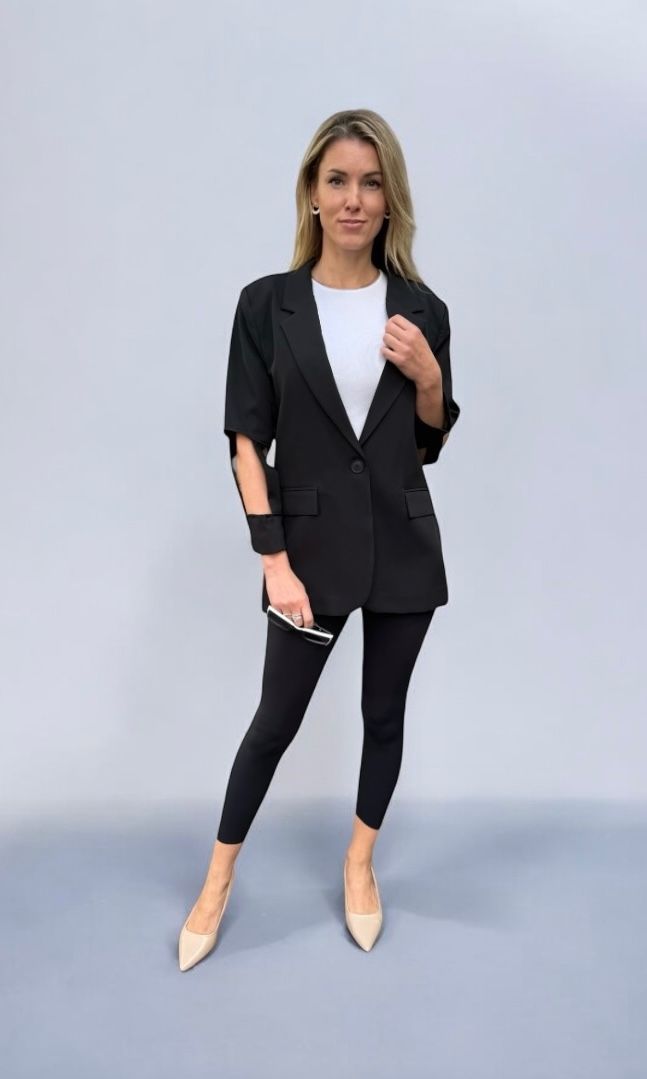 Blazer mit ausgefallenen Ärmeln. Grösse S.   ALRI by Natia.