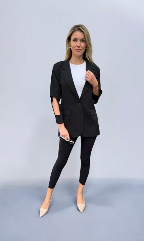 Blazer mit ausgefallenen Ärmeln. Grösse S.   ALRI by Natia.
