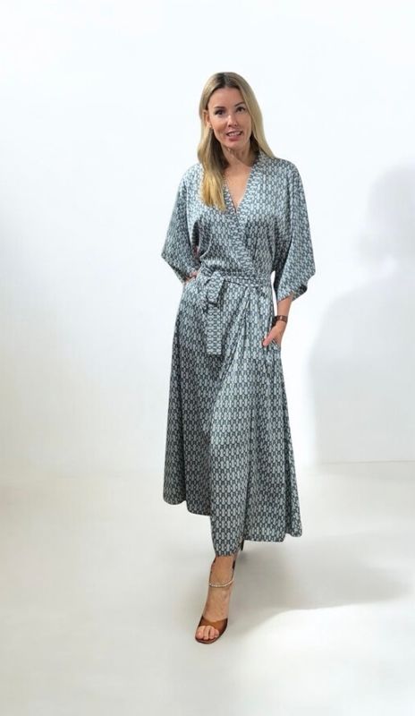 Wickelkleid ALRI by NO ONE, 100% Seide, ONE Size, made in Georgia. Handwäsche.
