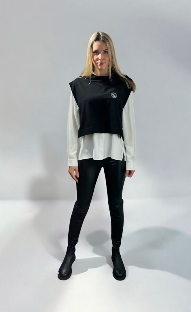 Weste schwarz mit ledernen Elementen. One size. Xatko. Made in Georgia