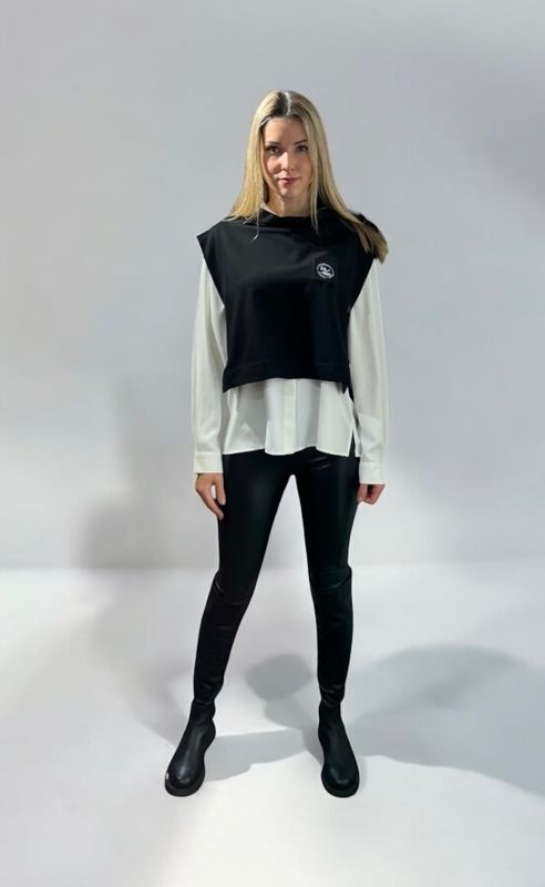 Weste schwarz mit ledernen Elementen. One size. Xatko. Made in Georgia