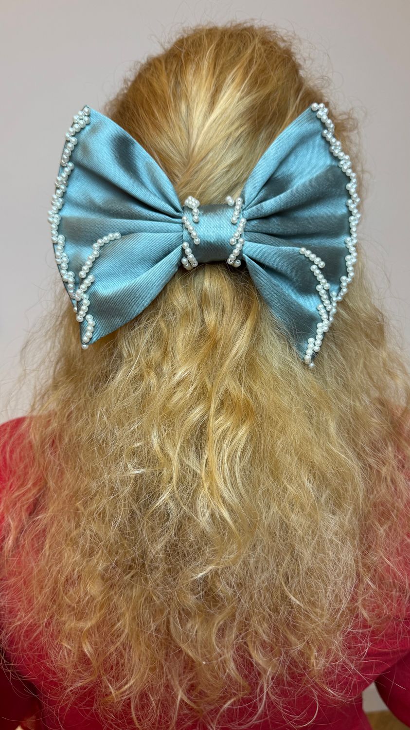 Haarspange mit Atlasschleife, Handarbeit, Kautschuk-Metall-Verschluss, ALRI by Katrin, made in Tbilisi