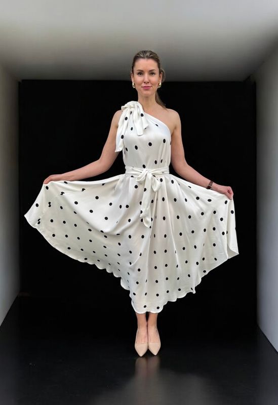 Sommerkleid ALRI by Natia, lang, gr. L-XL, weiss mit schwarzen Tupfen, 100% 3D-Seide, made in Georgia. Handwäsche.