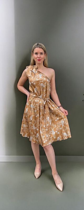 Kleid Kleopatra ALRI by Katrin hell-beige, 100% Seide, Made in Georgia, ONE SIZE (passt von XS bis L).
