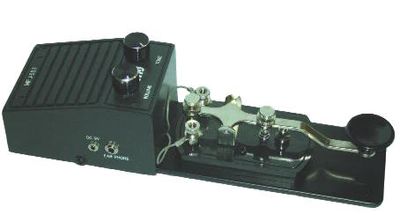 MFJ-557 Deluxe Code Practice Oscillator with straight key