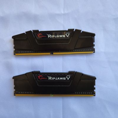 Ripjaws x2 8Gb 3200mhz. Total of 16Gb