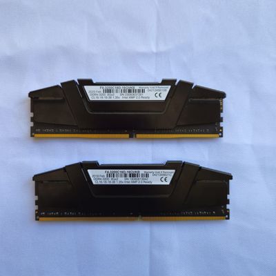 Ripjaws x2 8Gb 3200mhz. Total of 16Gb
