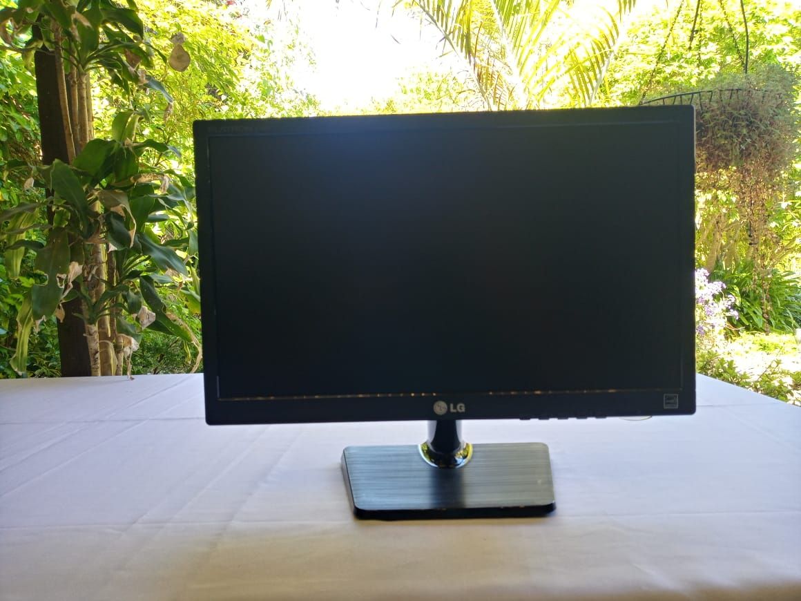 SPECIAL=Monitor LG FLATRON E1942C-BN 18.5inch