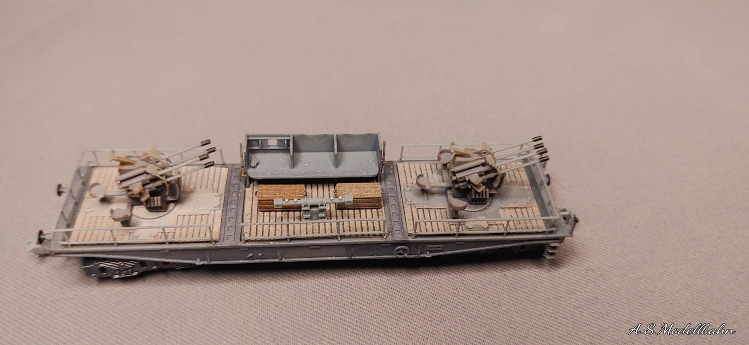 Heavy duty truck type SSY Köln with anti-aircraft Flakvierling  Gauge N 1:160