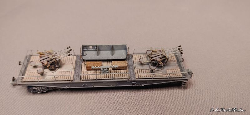 Heavy duty truck type SSY Köln with anti-aircraft Flakvierling  Gauge N 1:160